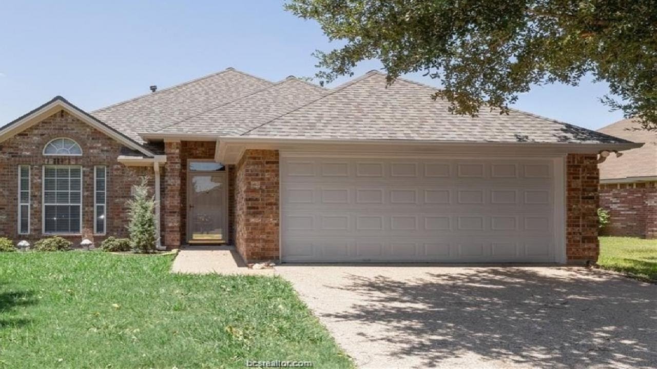 3612 Vienna Drive, College Station, TX Presented by Ashley Childs.