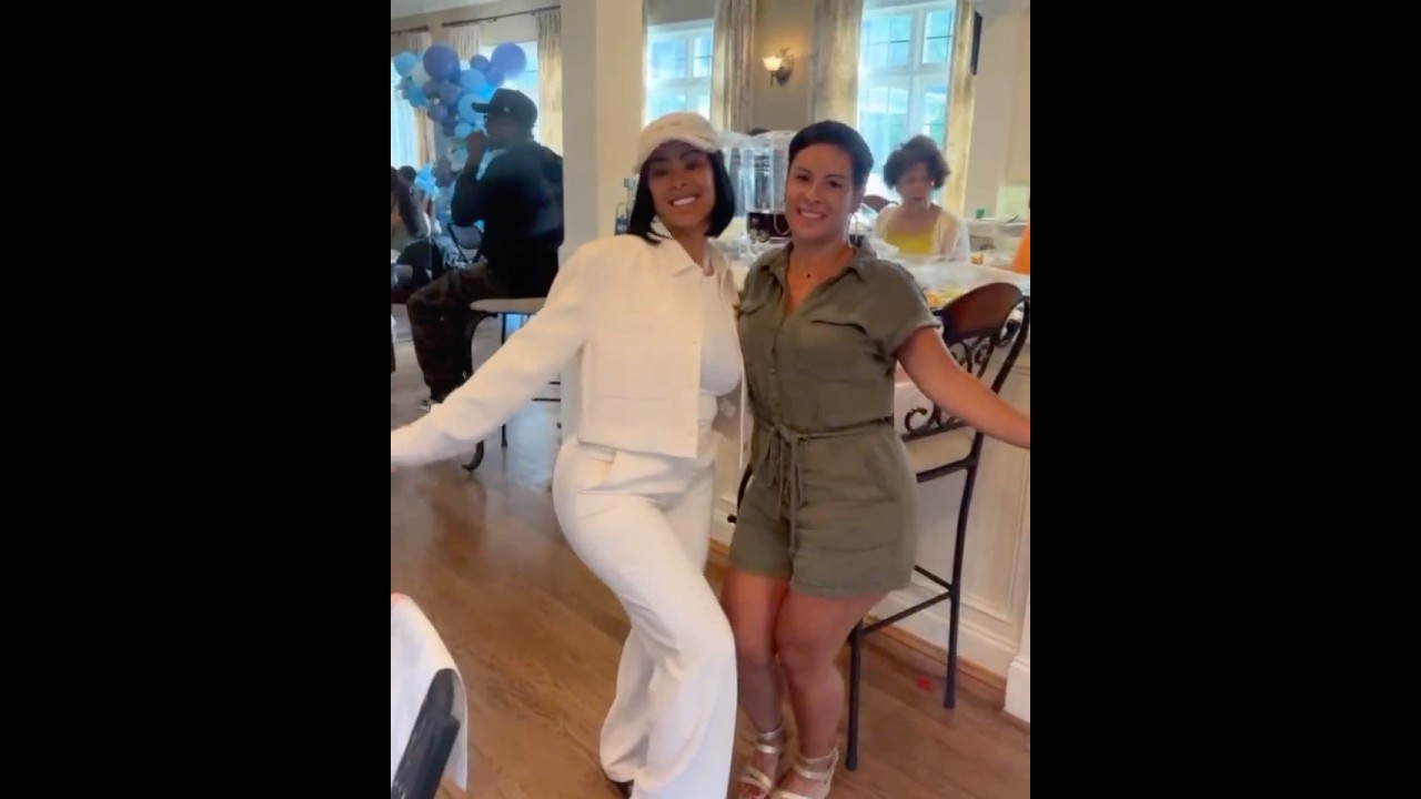 Alexis Skyy And Her Mom Look The Same Age! 😍