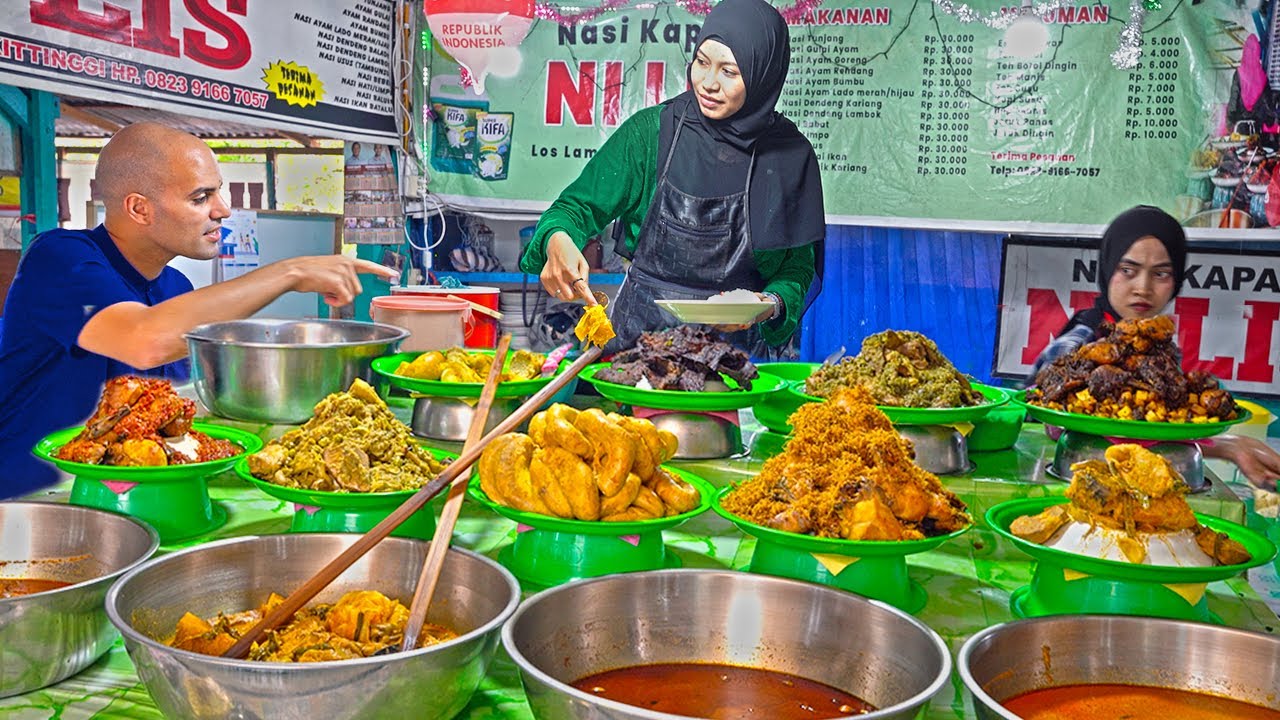 Indonesian Street Food - SPICY duck + NASI KAPAU + #1 CHICKEN -  Indonesian food in Bukittinggi