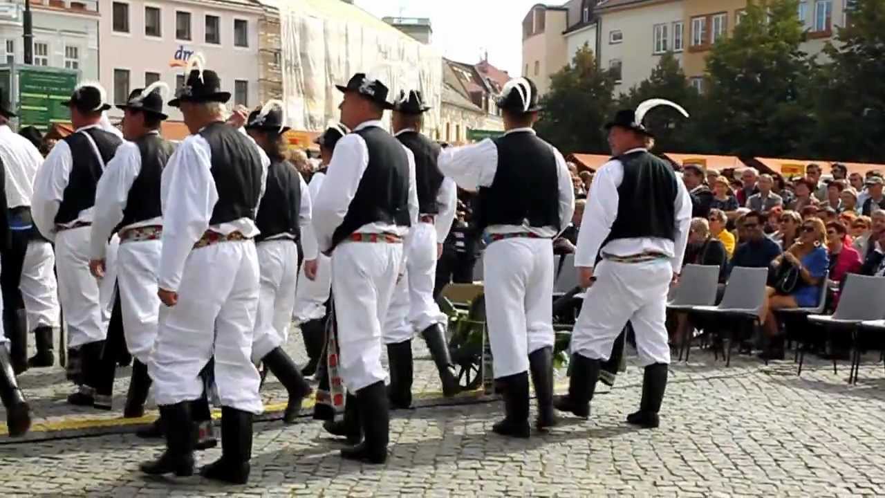 SLAVNOSTI VÍNA UH. HRADIŠTĚ - 2. část průvodu Uh. Hradiště + Kunovice (www.SlovackoDNES.cz)