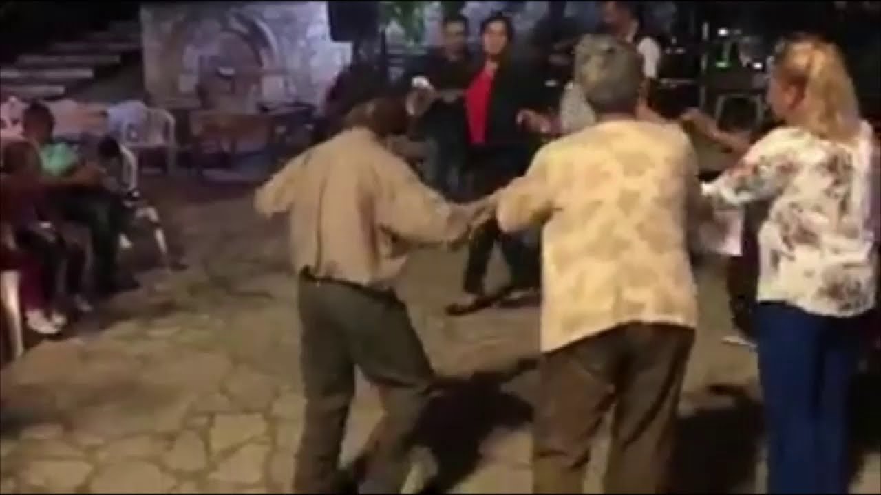 Ο πιο αστείος χορός πανηγύρι.Θα πέσετε κάτω από τα γέλια!!!!