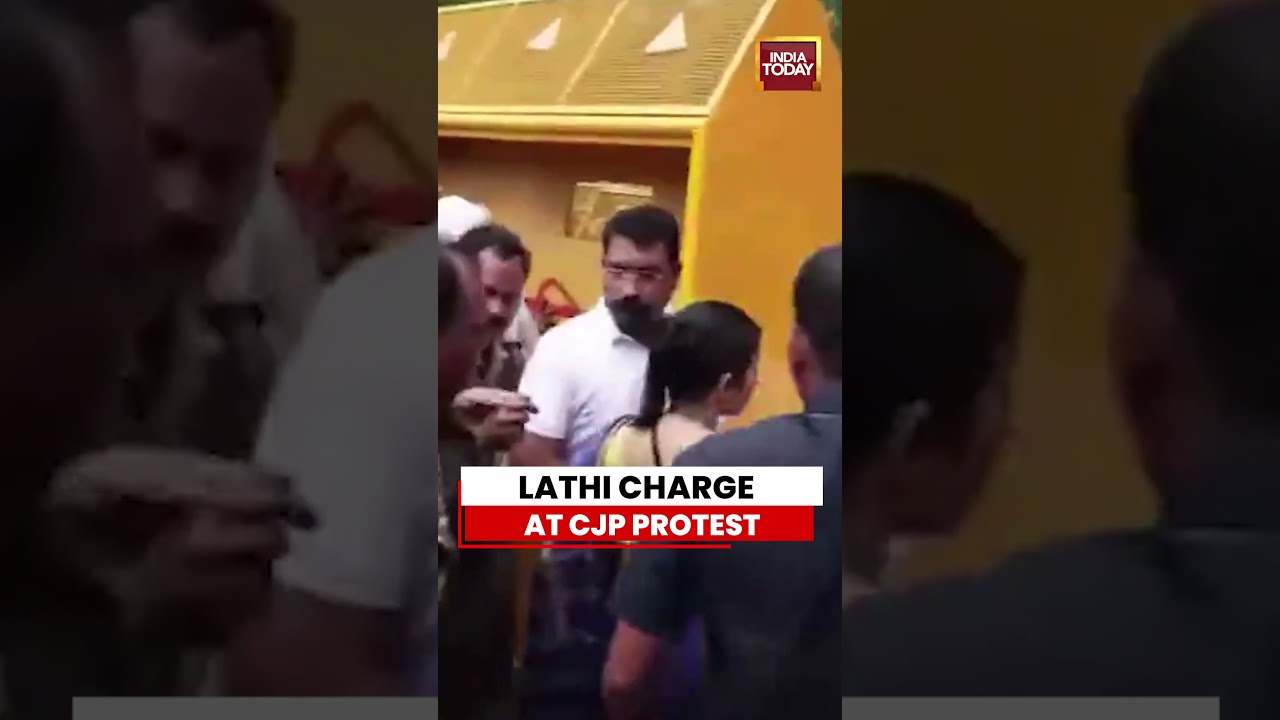 Lathi Charge During CJP Protest as Chandrashekhar Azad, Mahua Moitra Arrive | #delhi #lathicharge