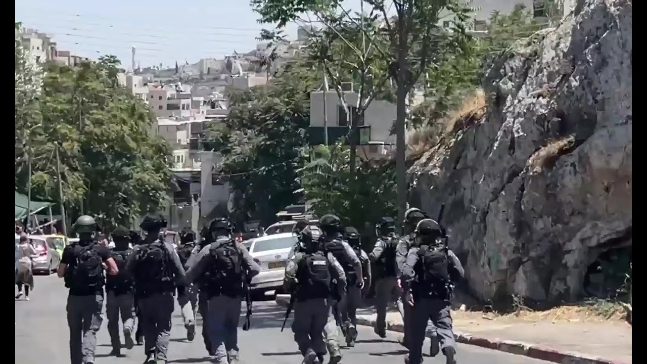 مواجهات بين الفلسطينيين وقوات الاحتلال الإسرائيلي في بلدة سلوان بالقدس