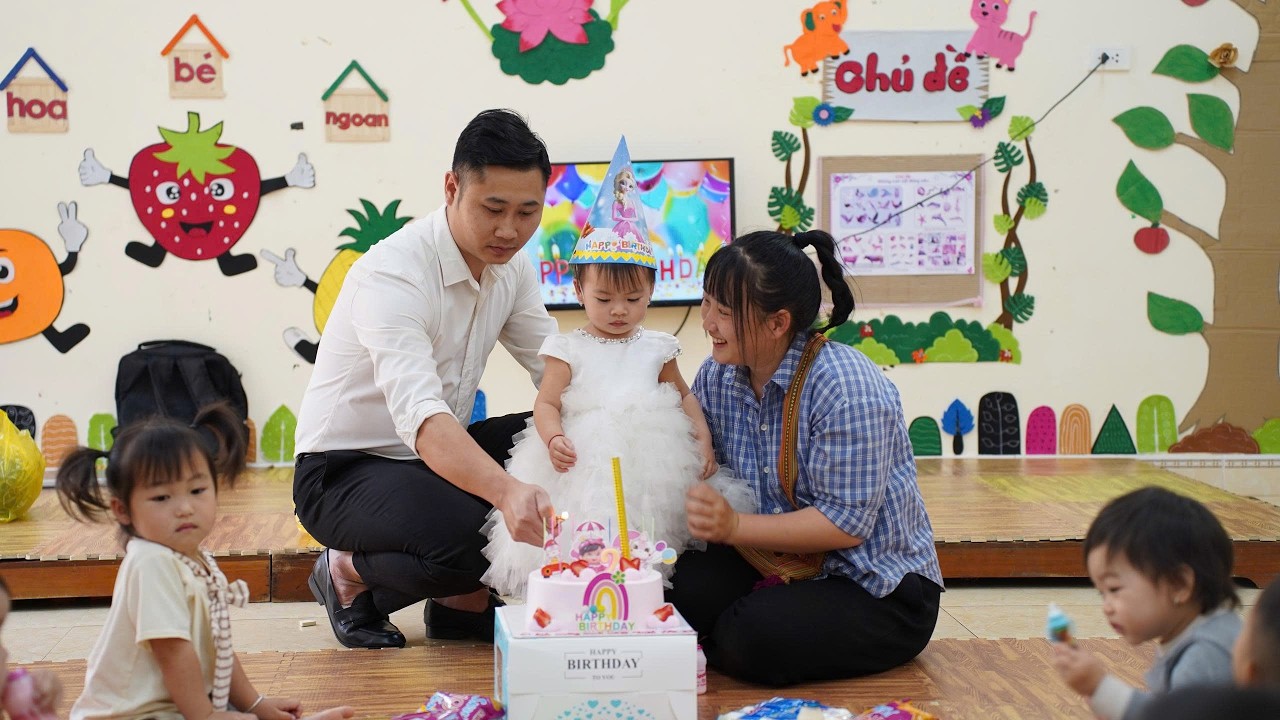 CEO Tuan showered the single mother and Tieu Na with love on her 2nd birthday.
