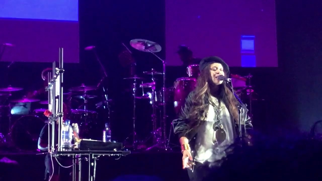 Erykah Badu – “No Love” – Live at Montreux Jazz Festival 2017