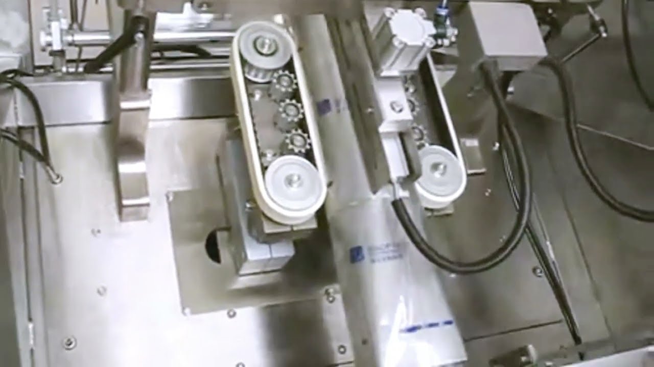 Tilted form fill seal machine fragile snack food bags packaging VFFS equipment