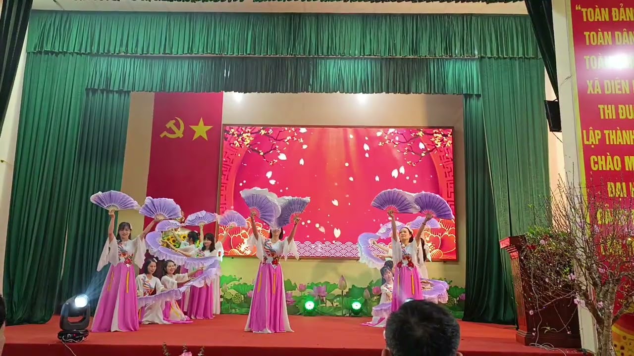 MN Điệp Nông múa Sắc hoa