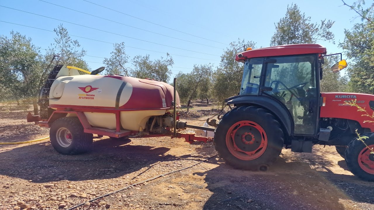 terminando de sulfatar con el kubota y la mañez lozano