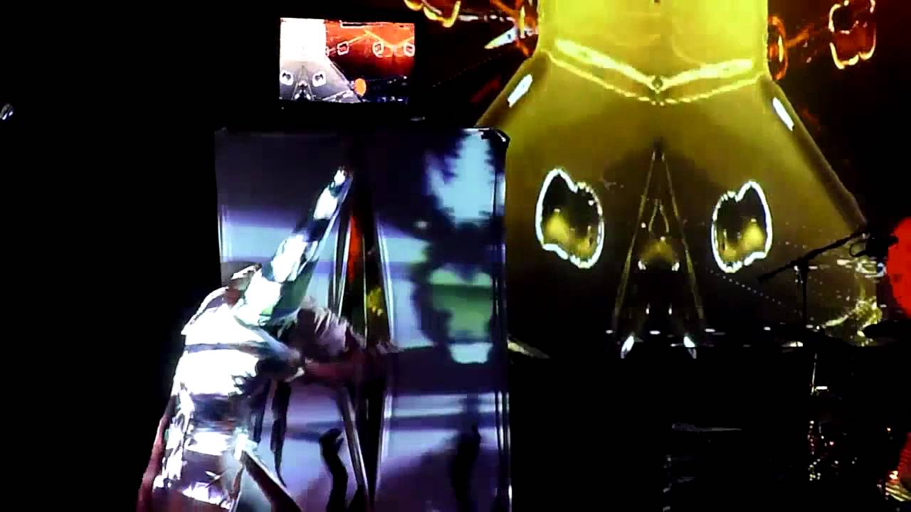 Skinny Puppy - Addiction - In Solvent Seas (live footage)