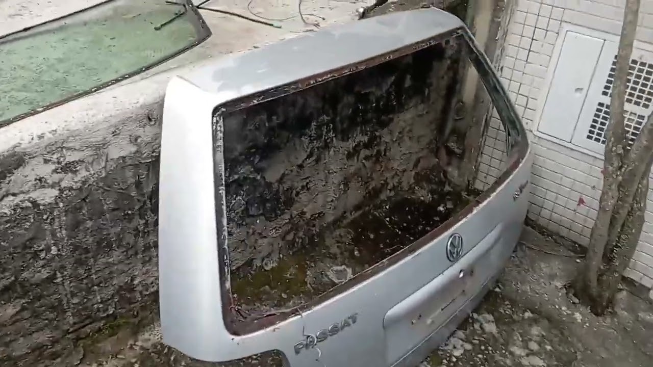 Trocando tampa da mala do Passat Variant B5