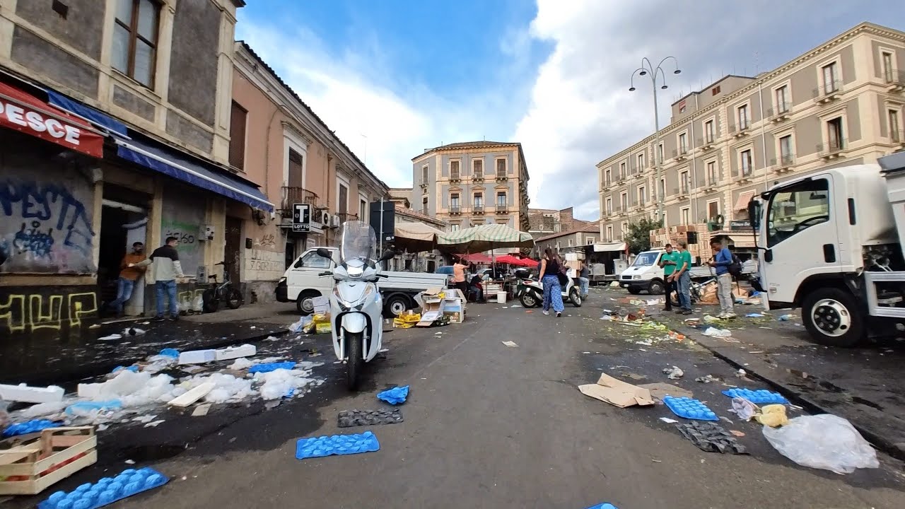 Catania, Sicily Trash Crisis POV Walking Tour 🇮🇹 Clean-Up Struggles