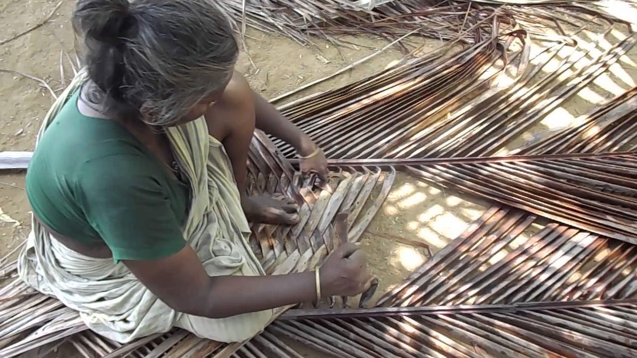 தென்னங்கீற்று  கிடுகு தட்டி - An old indian lady preparing the coconut leaf mat for her income.
