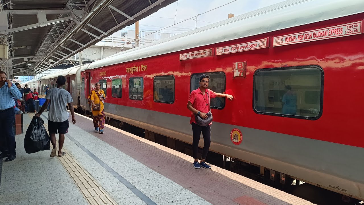 India's First RAJDHANI Express. New Delhi Howrah RAJDHANI Express Train JOURNEY Vlog. || 3AC Journey