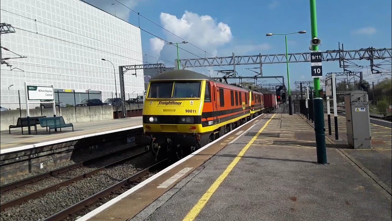 Поезда в час пик на станции Milton Keynes Central, WCML, 21.04.2023