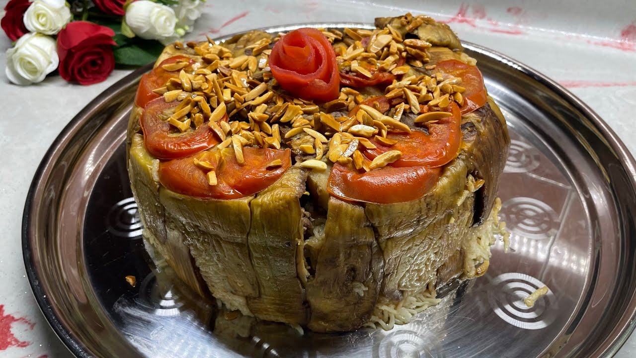 مقلوبة بقدر الضغط الكهربائي وشكل مثل القالب وطعم لذيذ ورز نثري 😋