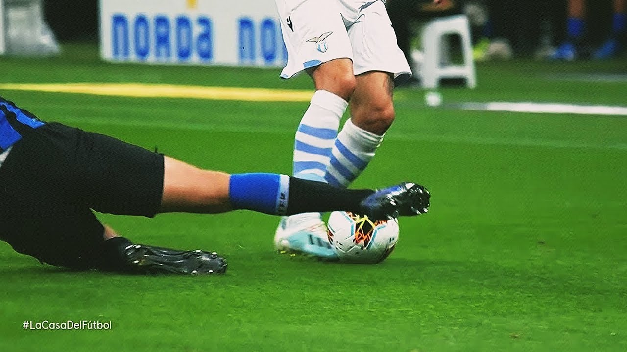 Melhores desarmes, carrinhos e tiradas do futebol - 2019/2020 #2