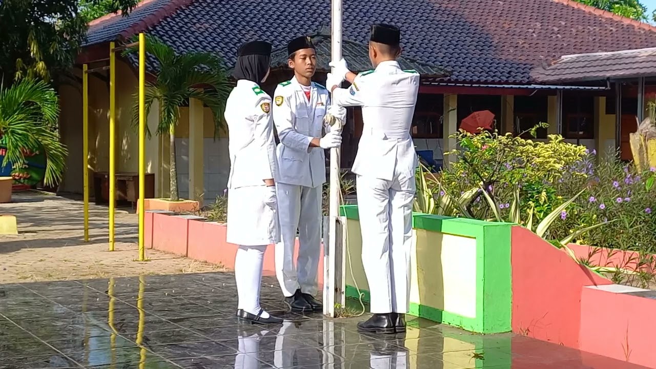 Upacara HUT RI ke 77 di SMP N 2 Balapulang Tahun 2022