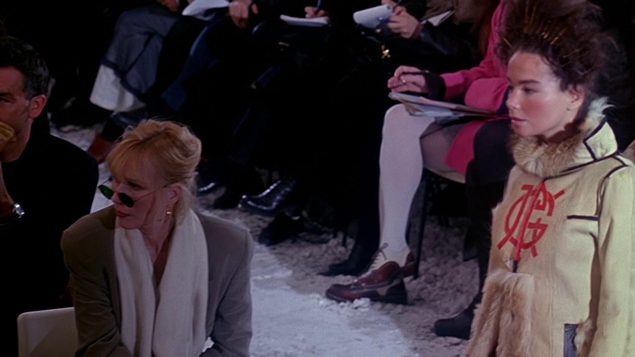 Bj&ouml;rk in Pr&ecirc;t-&agrave;-Porter (Ready to Wear) movie (HD)