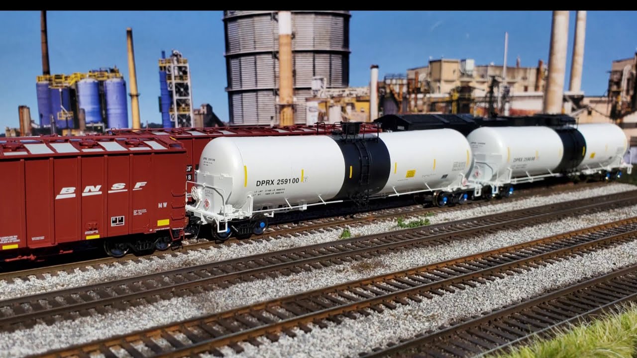 ScaleTrains  TrinityRail 31K Crude Oil Tank Car