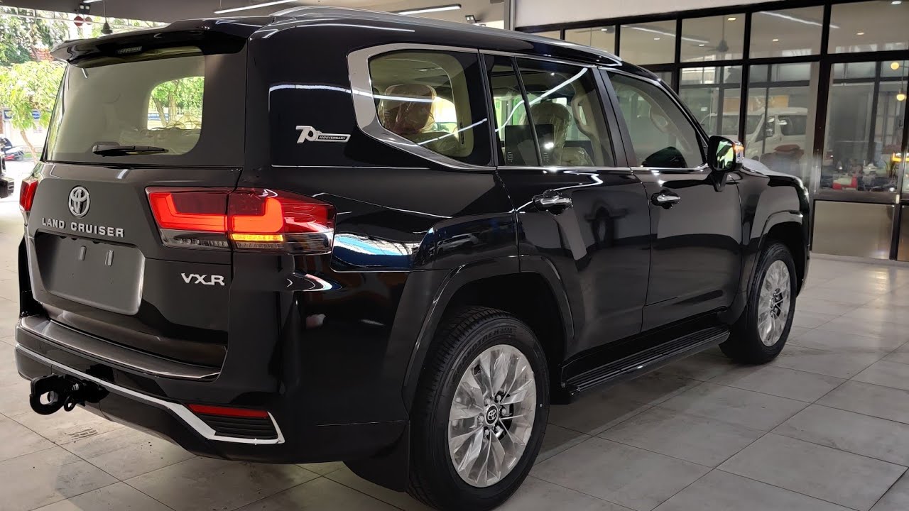 2022 Toyota Land Cruiser 300 VX.R 70th Black Color | Exterior and Interior Walkaround