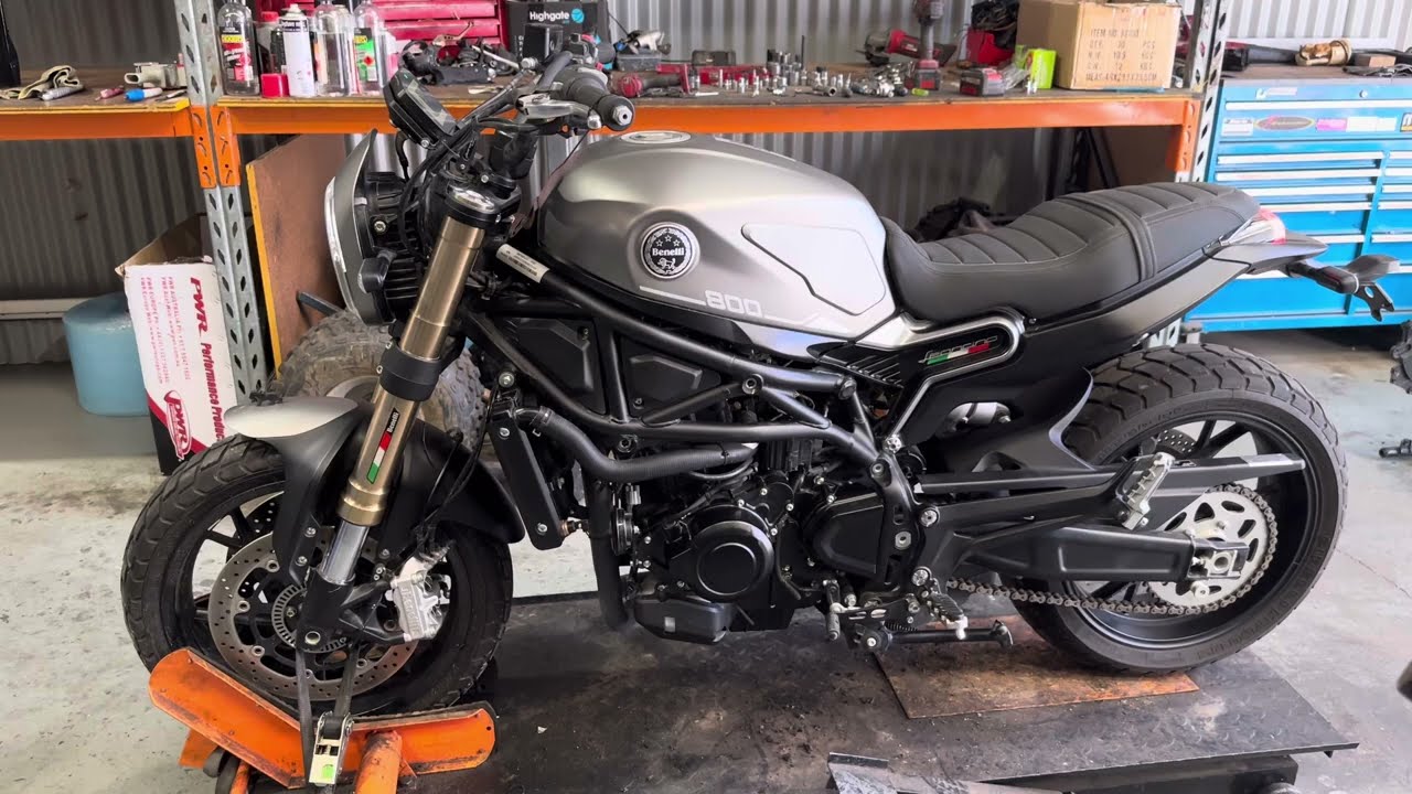 Benelli Leoncino 800 sport-naked 2022 test run for parts dismantle salvage walk around exhaust sound