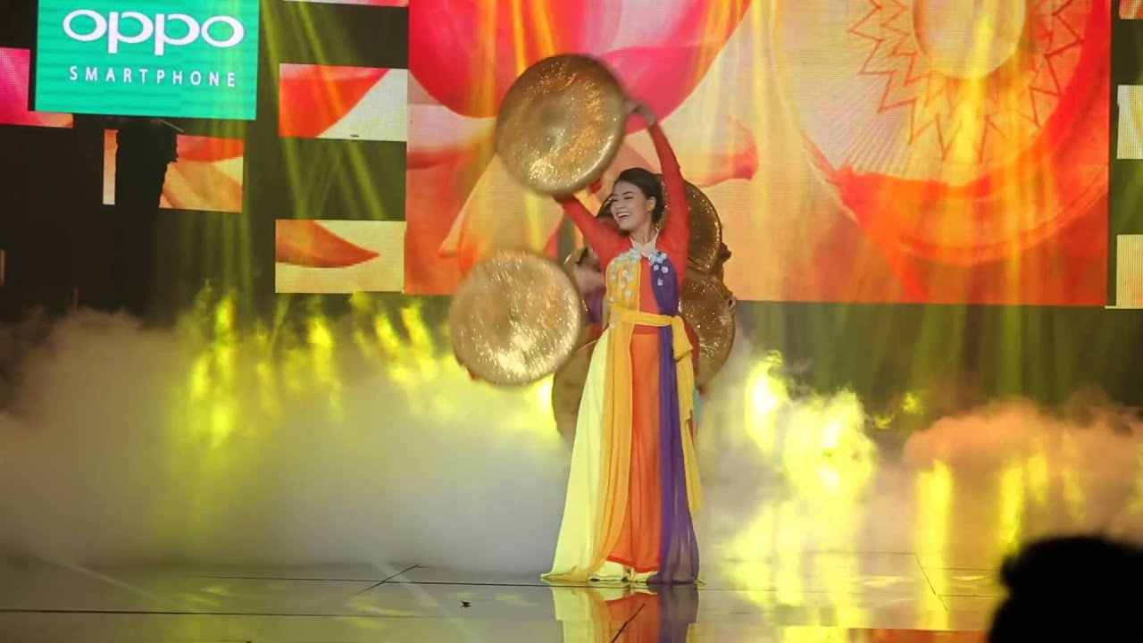 MÚA DÂN GIAN   Hoàng Thùy Linh( LUONGLONG)