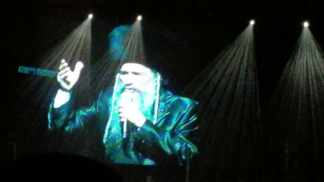 MBD AND SHIRA CHOIR. EXPLAINING SINGING. THEN SINGS VHOCHAIN PARN.