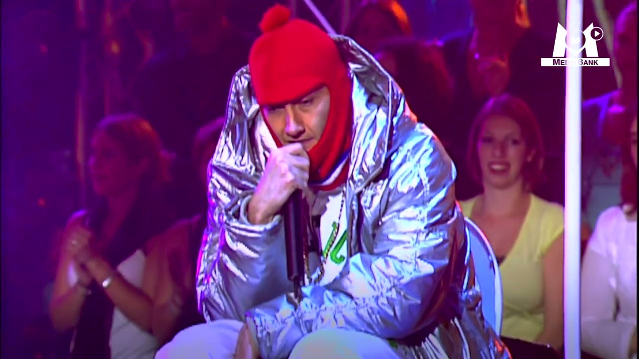 2006 : Fatal Bazooka en live, le retour de la cagoule ! // Extrait archives M6 Media Bank