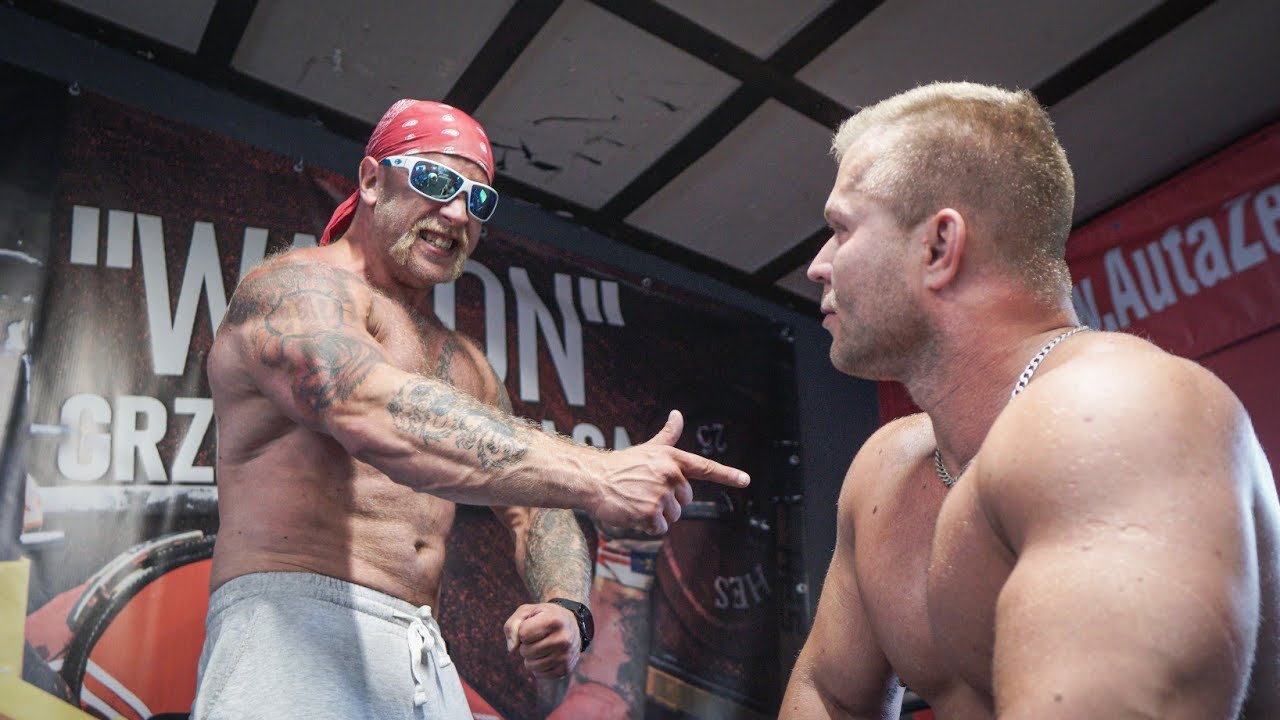 HULK HOGAN Z WIZYTĄ U ZABETONOWANEGO TOMKA. POSZŁO 200 KG NA KLATĘ RAW