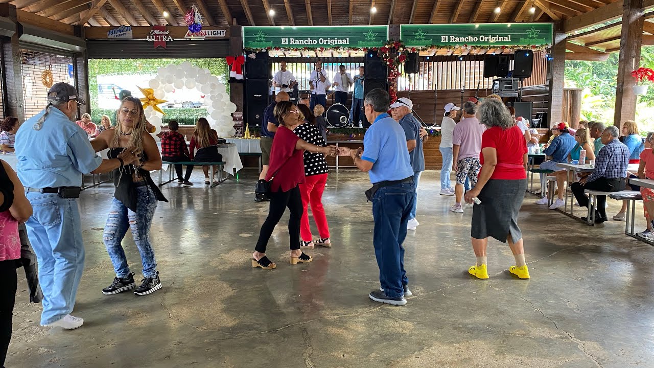 BAILANDO Y GOZANDO EN GUAVATE,PUERTO RICO