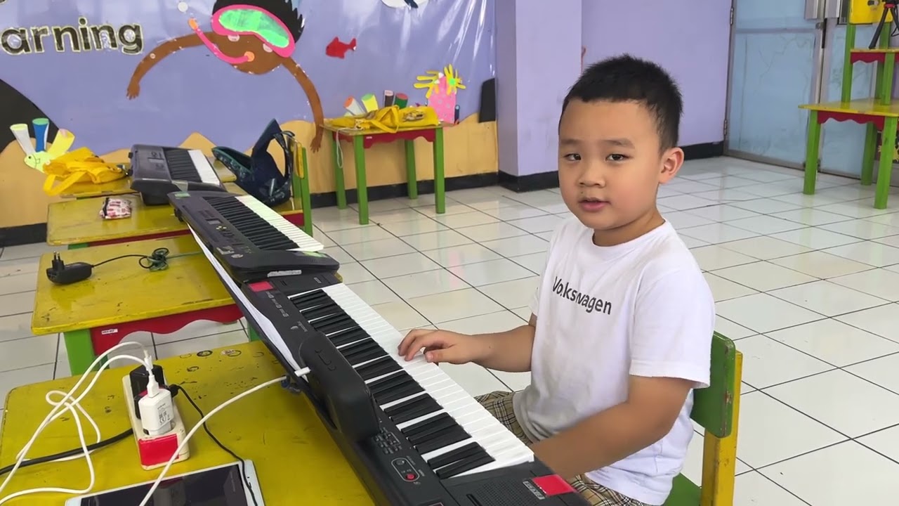 Rabu, 3 Desember 2025 : Edgard - Pelita Fajar Progres perform Nenek moyangku 