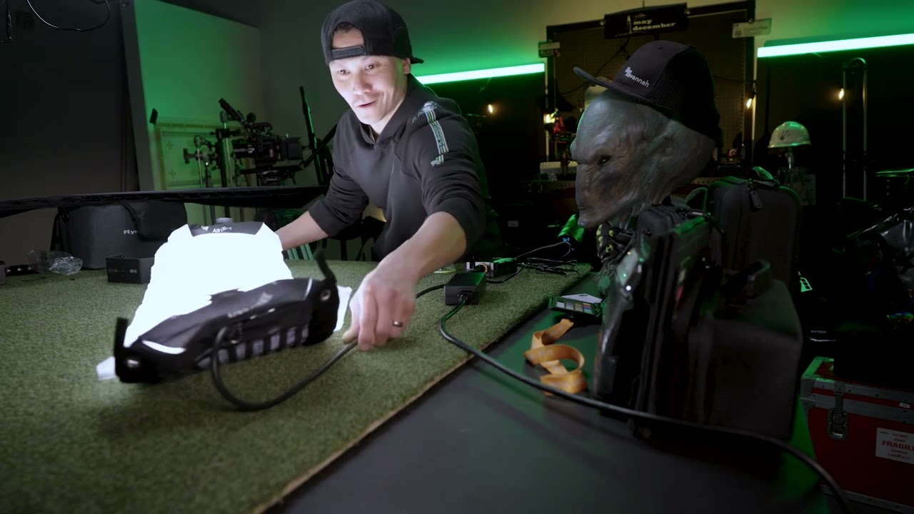 LightBank: FlyNoodle 1 - 1st Impressions & Checking It : Self Inflating LED Tube Light