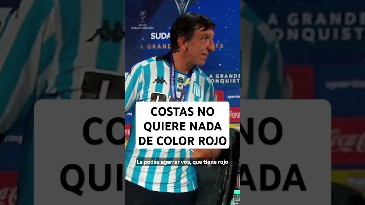 A Gustavo Costas le cost&oacute; aceptar un premio porque el que se lo entregaba estaba vestido de rojo