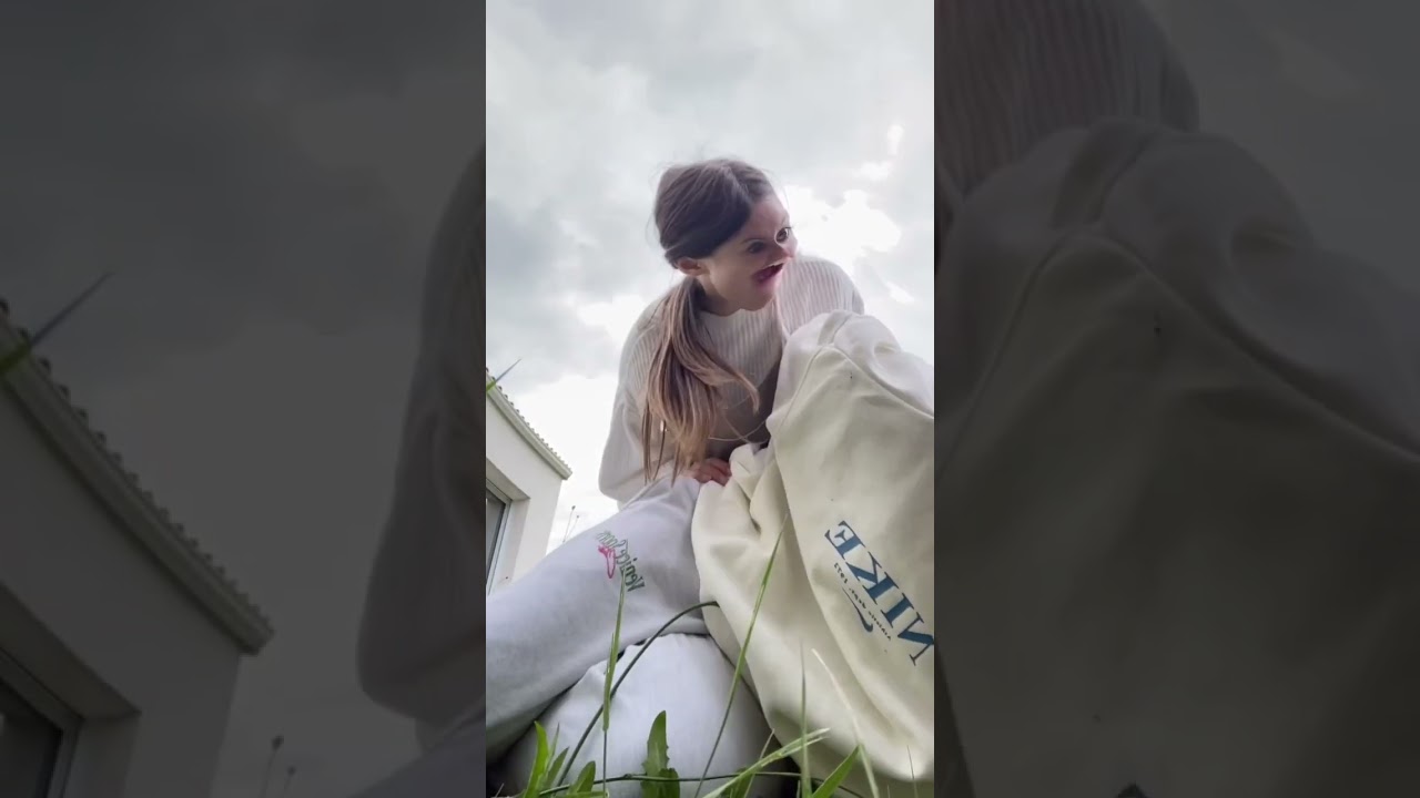 Quand ma m&egrave;re essaye de faire la trend 😂 / Insta : Adele_Tsy