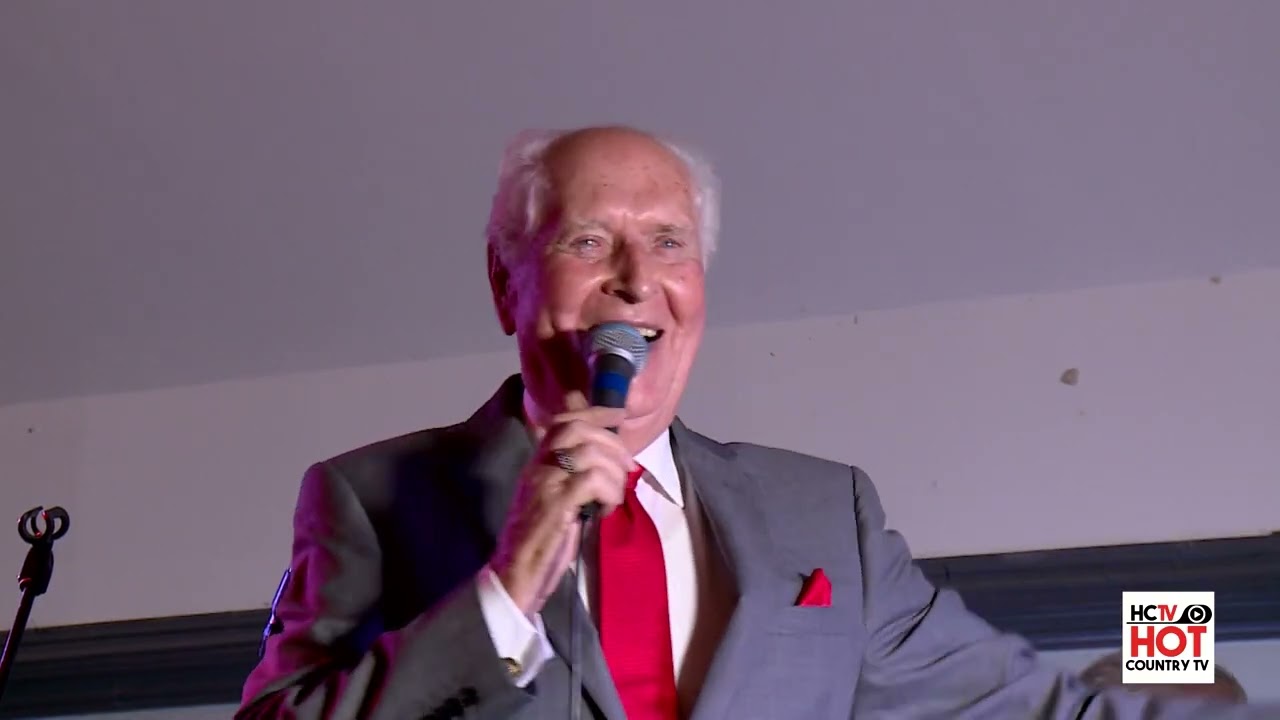 Peter Burke thanking everyone at his 40th Anniversary in Irish Showbusiness Gettogether.