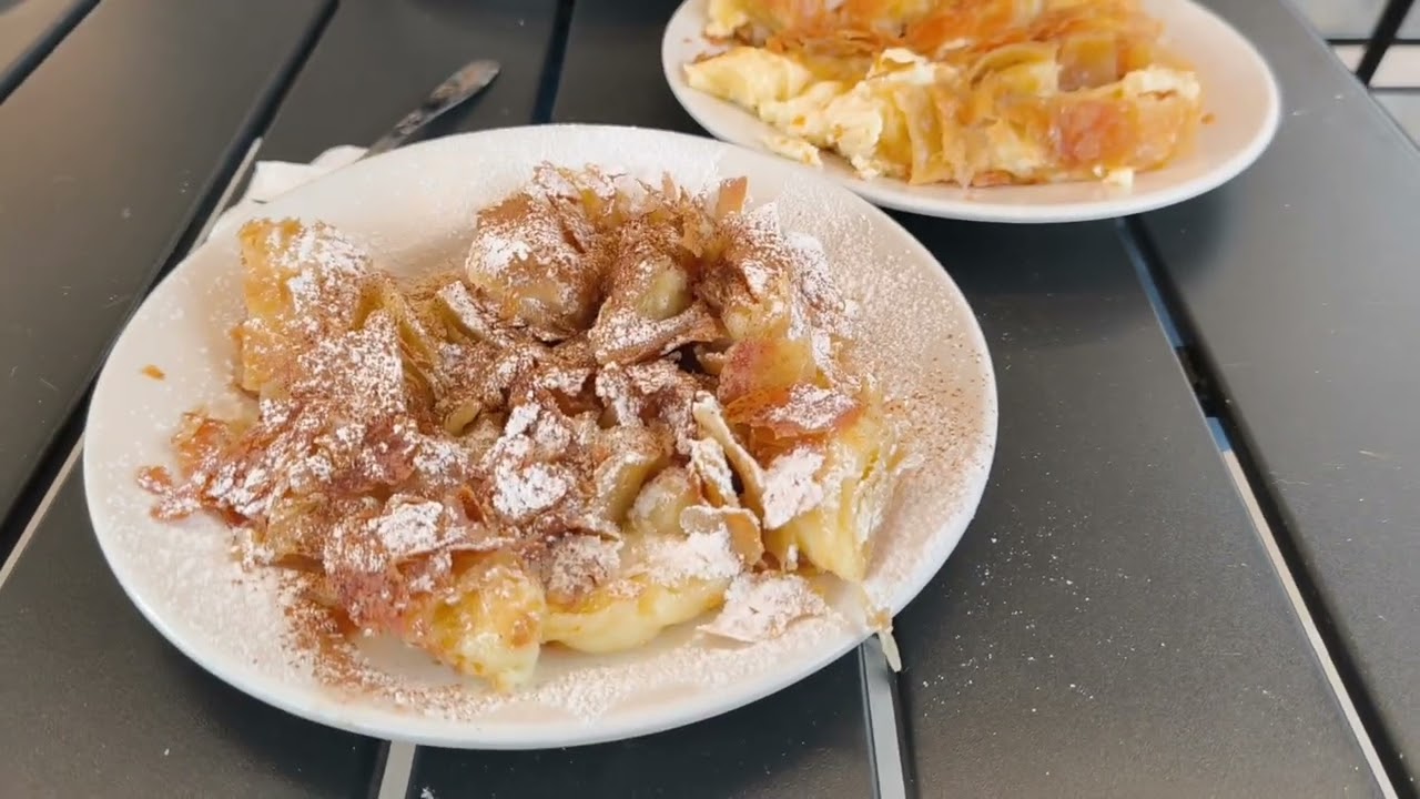 Bougatsa, poga&ccedil;a i pogača, jaki mają związek z focaccią i ogniskiem