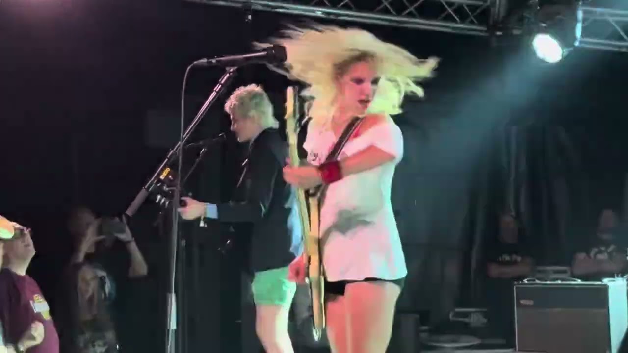 The Molotovs perform ‘Come On Now’ at Gutter Island garage rock festival Denmark Aug 2024