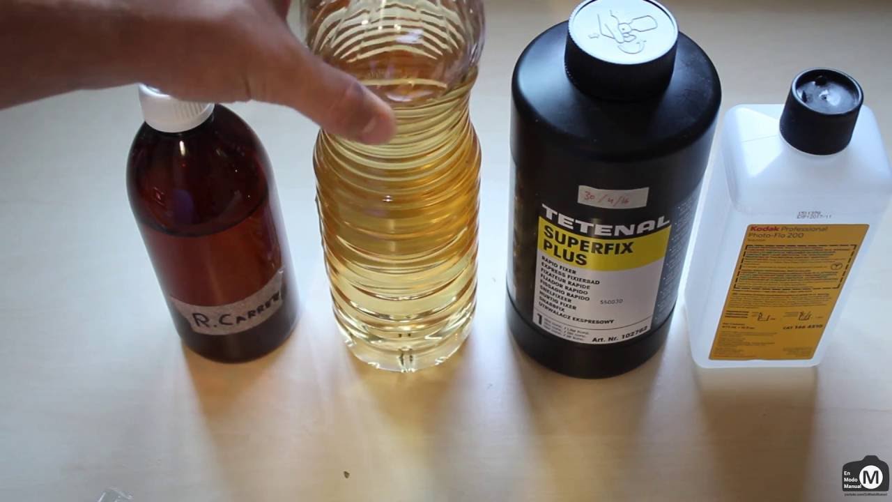Preparar químicos para revelar película o carrete - fotografía analógica