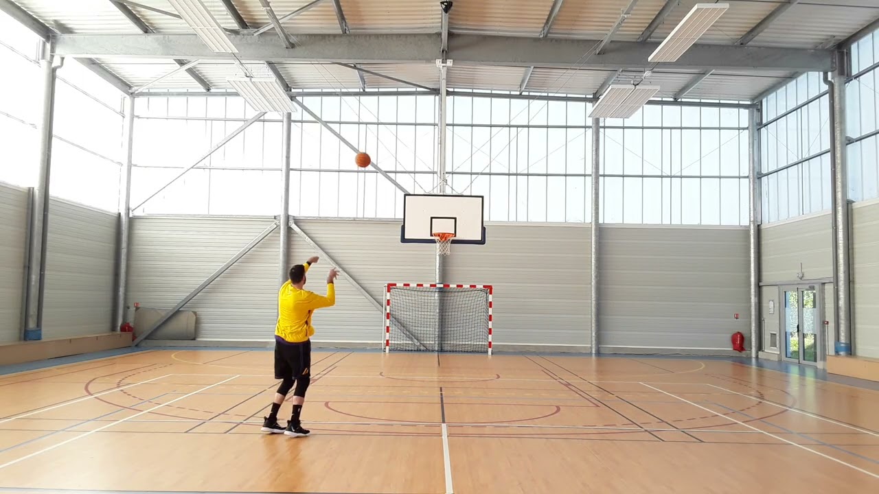 1879) 50/73 à 3pts 68% (250) 08/02/26 (93950)