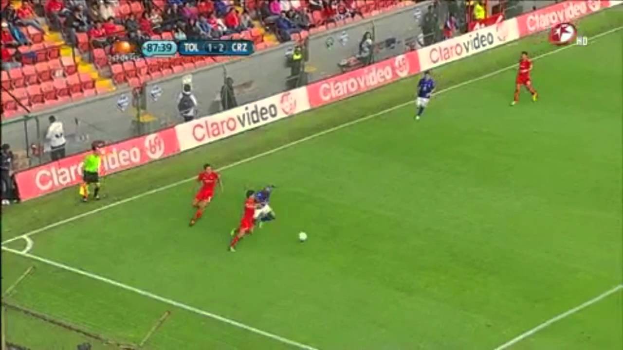Debut de Achille Emana en Cruz Azul