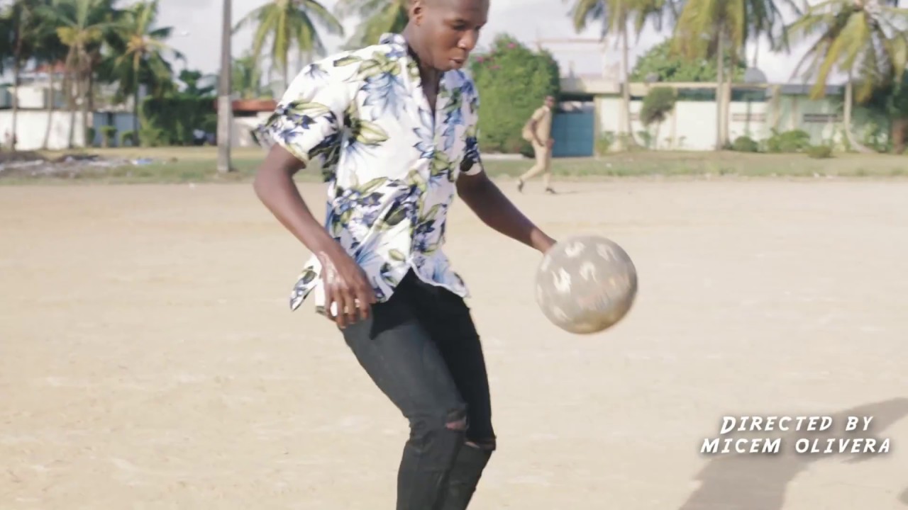 D&eacute;monstration de nettoyage avec le freestyler Titi Kon&eacute;