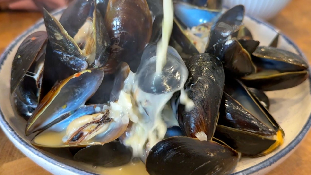 How to Make White Wine Steamed Mussels