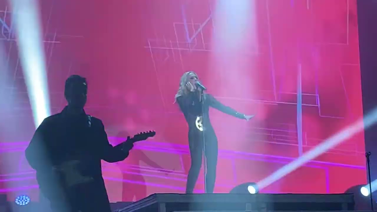 Marta Sánchez - Ahora Mando Yo - en directo - Tour Brillar - Valladolid