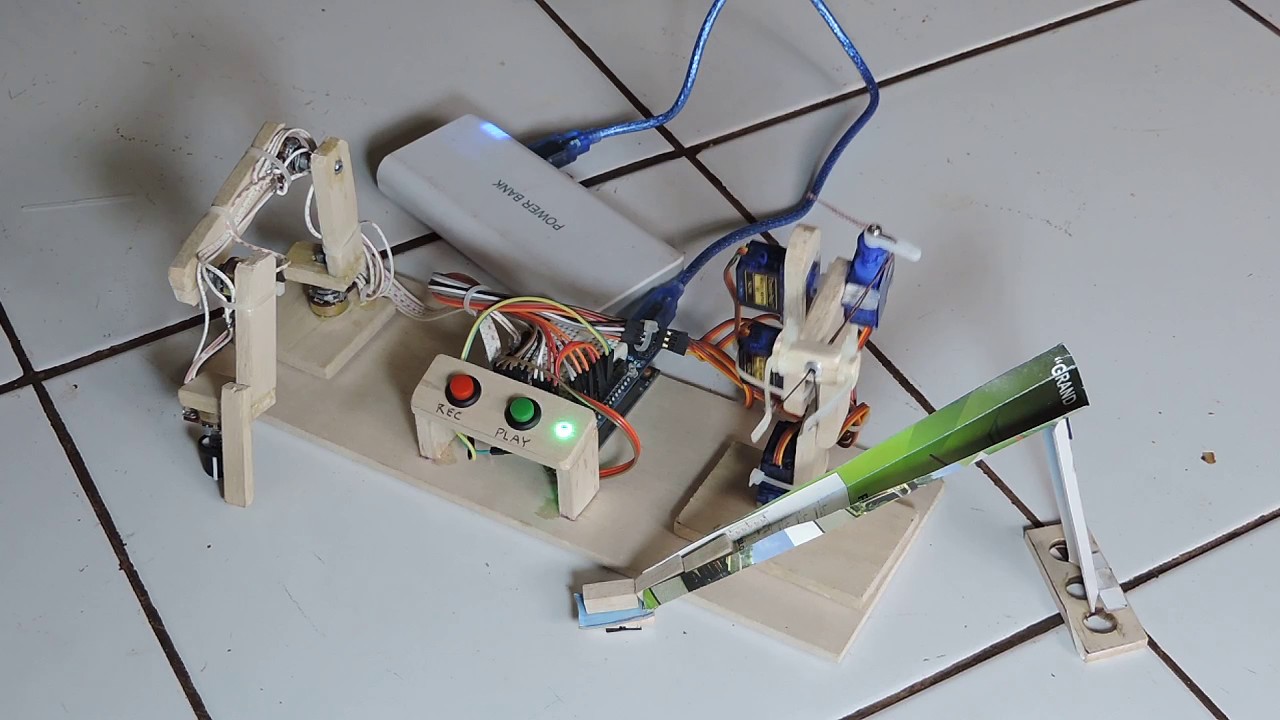 Another micro arm robot with record and play movements