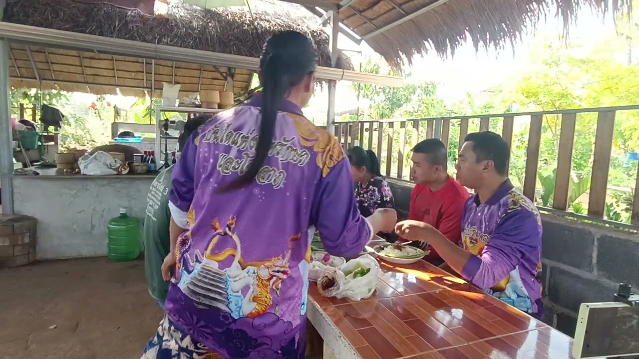ตุ้มหูมื้อเช้าใครมา