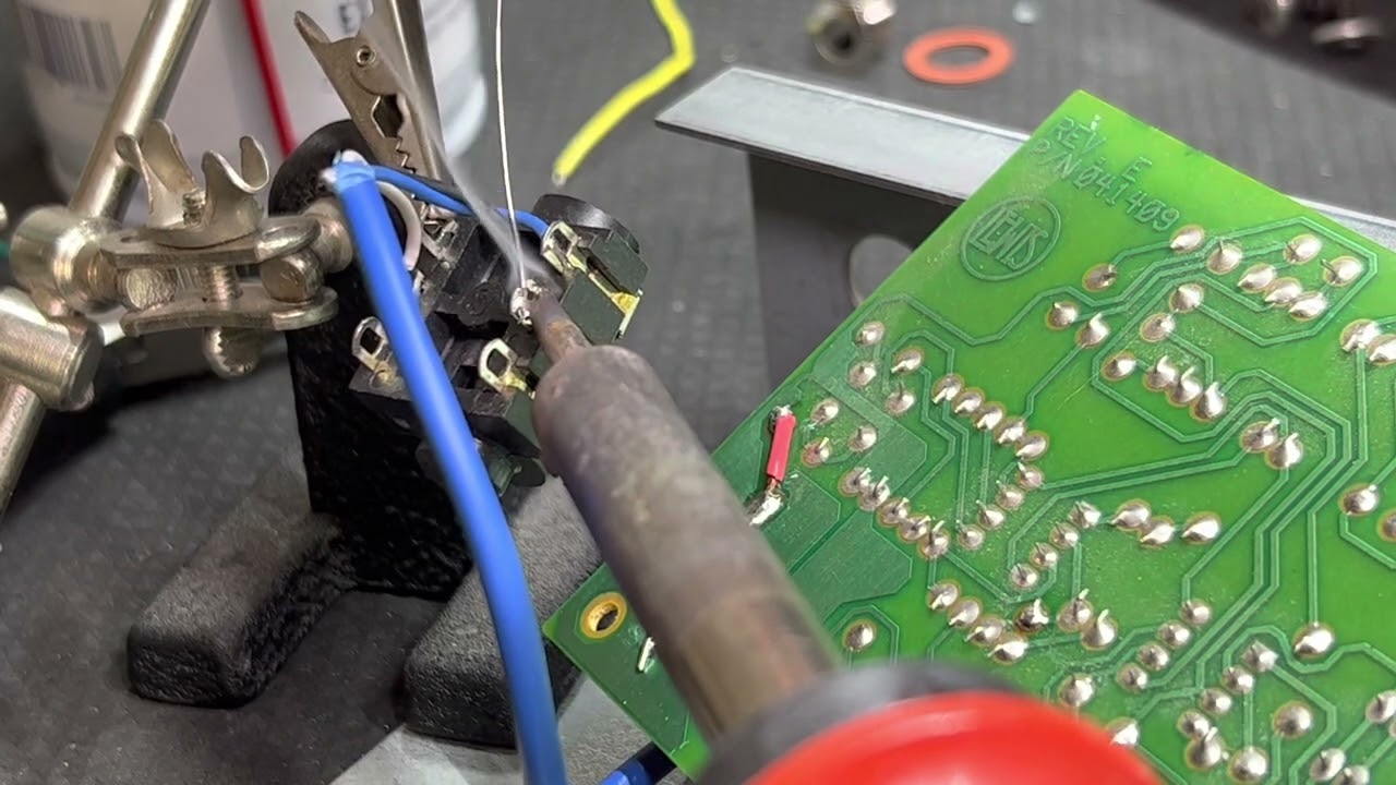 Fender Frontman pr-241 - solid state amp repair