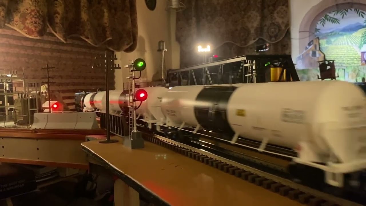 O Scale Trains Southern Pacific Hauling Hoppers & Oil Cans  for the #TJsTrinityTankTrainChallange ￼