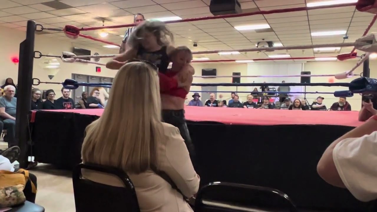 Leela Hall vs. Randi West