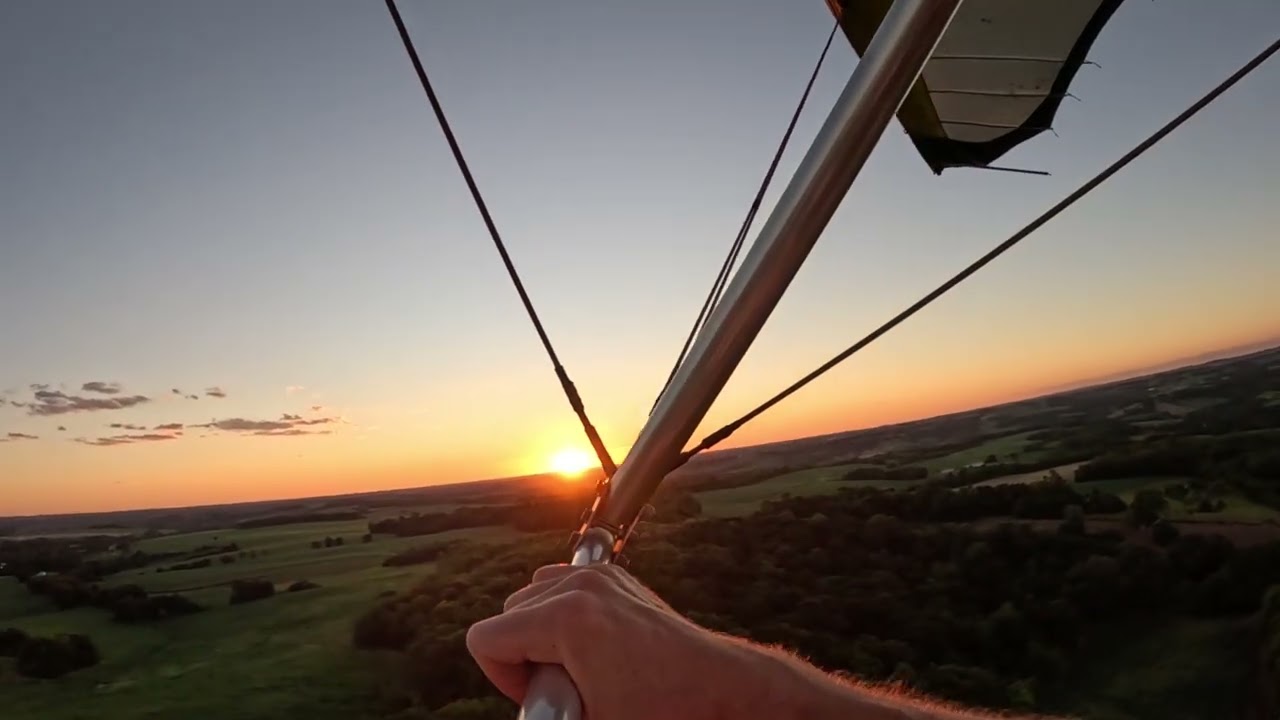 20260208 voo trike contra sombra sol nas arvores por do sol e diversão