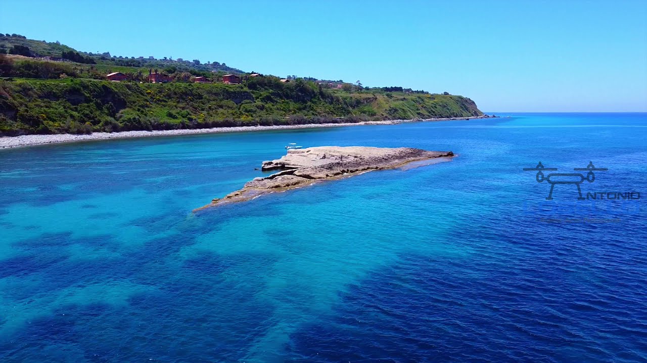 Briatico(VV)spiaggia Sant’Irene scoglio della galea Calabria vista drone by Antonio Lobello uGesaru